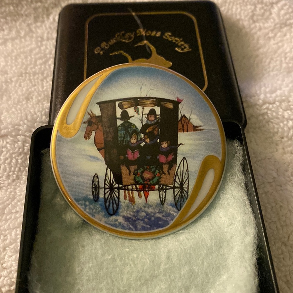 P. Buckley Moss Society 1995 Membership Brooch. Christmas Card. Numbered.
